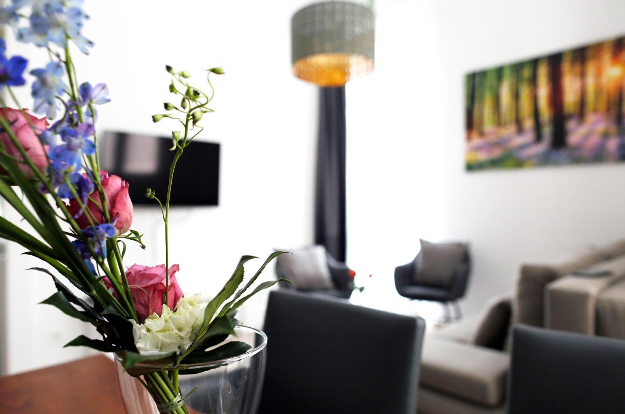 Apartment NIEBUHR Kurfürstendamm - Cozy Family&Business Flair welcomes you - Rockchair Apartments Berlin Exterior foto